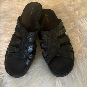 Clarks  Womens Black Leather Sandals Slip  Low Heel size 7